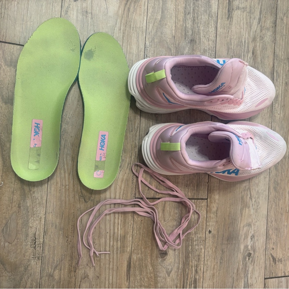 Hoka blue and pink Bondi 8 - Picture 2 of 9